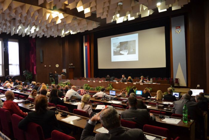 Ilustračný obrázok k článku Zmeny vo výboroch mestských častí Nitry: Po novom budú rokovania verejné