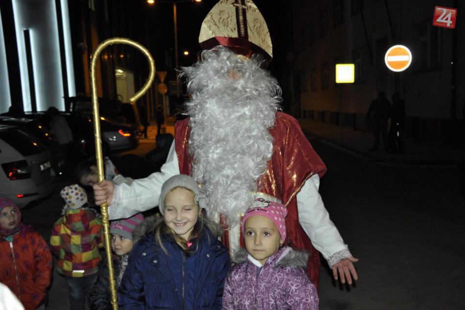 Ilustračný obrázok k článku Mikuláš príde na sídlisko Západ rozsvietiť vianočný stromček:Na čo sa môžu deti tešiť?