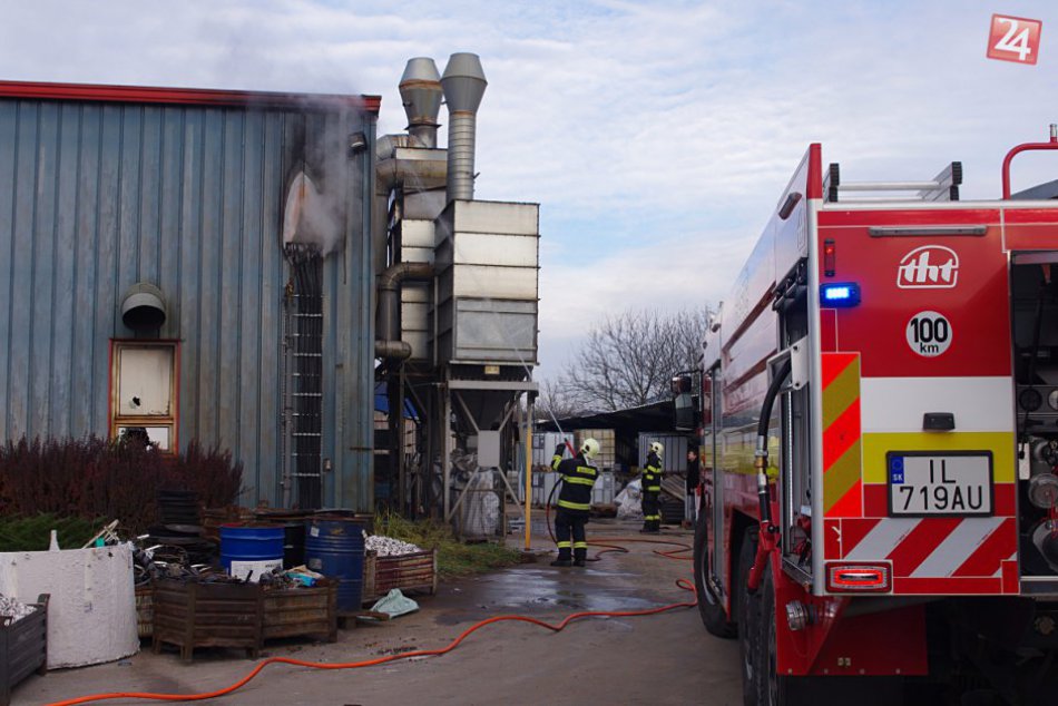 Ilustračný obrázok k článku FOTO z miesta: Požiar zlievarne v Považskej, 50 ľudí evakuovaných!