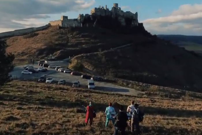 Kapela Traky natáčala videoklip aj pod Spišským hradom.