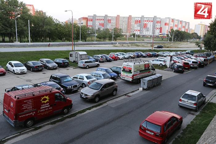 Ilustračný obrázok k článku Poslanci o jednotnej parkovacej politike zatiaľ nerozhodli. Výsledok príde dnes