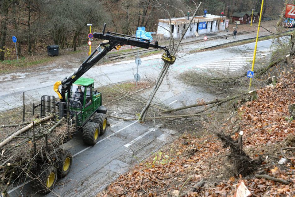 Ilustračný obrázok k článku Znenazdajky dobrá správa: Cesta cez Jahodnú je prejazdná!