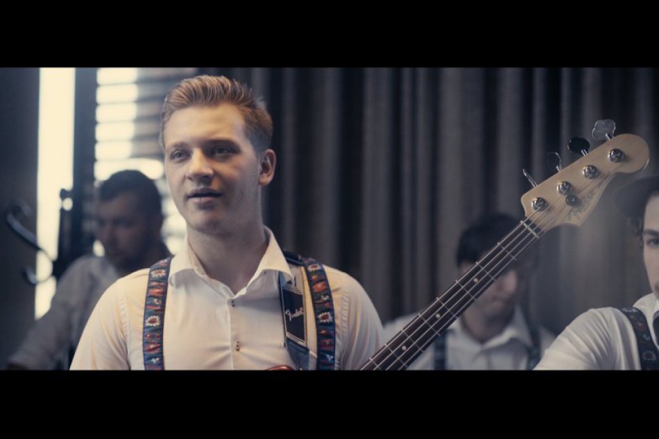 Ilustračný obrázok k článku Michalovská kapela Iconito má nový klip: Točil sa na Zemplíne a aha, kto spieva!