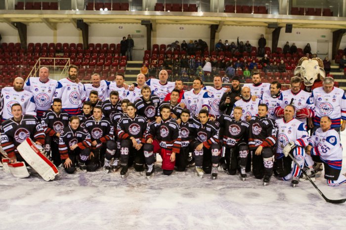 Ilustračný obrázok k článku Nezvyčajný zápas na bystrickom zimáku. Zedník, Országh aj Nosko v jednom tíme