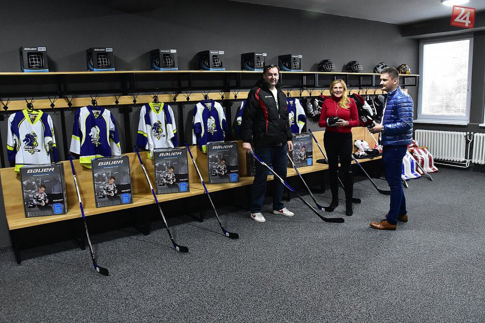 Ilustračný obrázok k článku Šatne pomaly ako v NHL: FOTO z obnoveného zimného štadióna v Humennom!