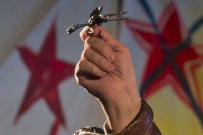 Ilustračný obrázok k článku Novembrový pohľad späť: Aj v regiónoch sa štrngalo kľúčmi za slobodu + VIDEO