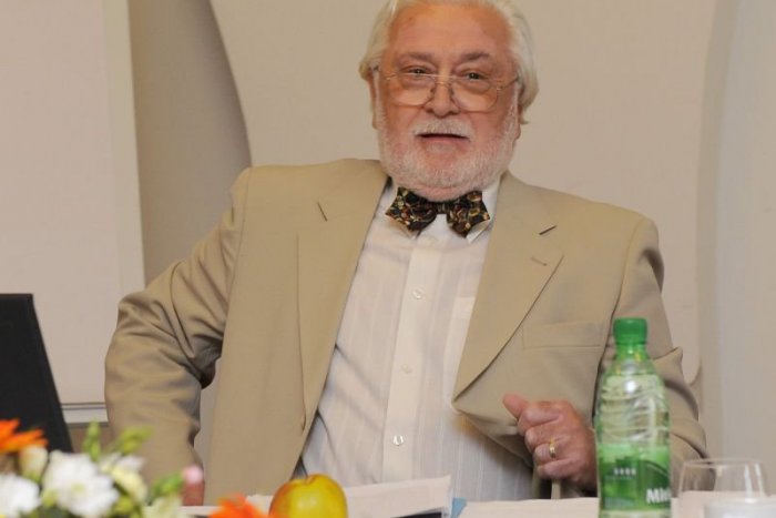 Ilustračný obrázok k článku Slovensko smúti, zomrel skvelý herec Ľubo Gregor