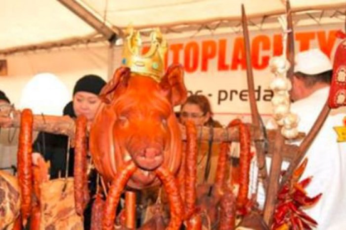 Ilustračný obrázok k článku TIPY NA VÍKEND: Festival piecky a dobrých koláčov okorenia aj klobásky