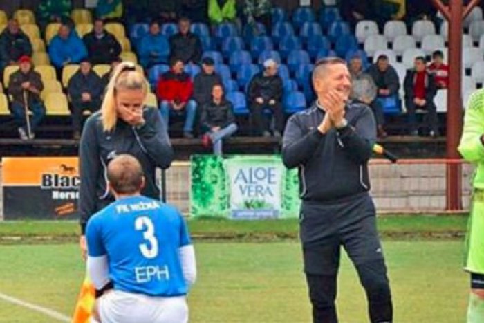 Ilustračný obrázok k článku SVET O SLOVENSKU: Futbalová romantika, aká sa len tak nevidí