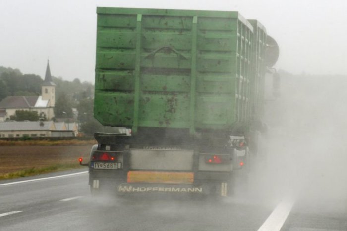 Ilustračný obrázok k článku V Tatrách hrozí víchrica, silný vietor a dážď potrápi väčšinu Slovenska