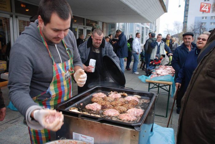 Ilustračný obrázok k článku Starodúbravská zabíjačka poteší maškrtníkov a milovníkov zabíjačkových dobrôt