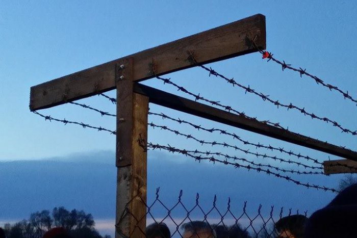 Ilustračný obrázok k článku OBRAZOM: Na Cyklomoste slobody sa rozhoreli sviečky za 42 obetí železnej opony