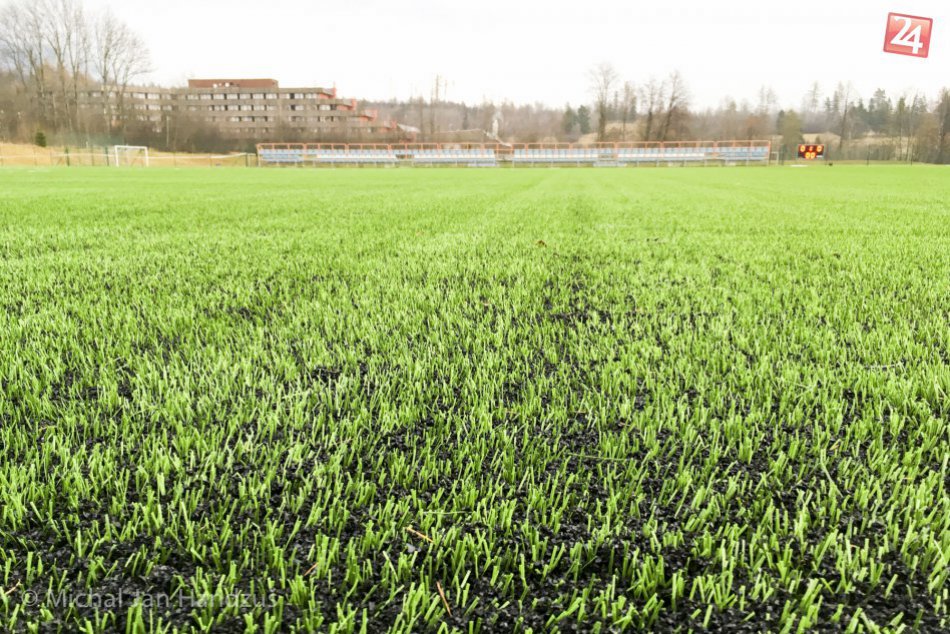 Ilustračný obrázok k článku V Tatrách otvorili nové ihrisko: Umelá tráva poslúži nielen domácim