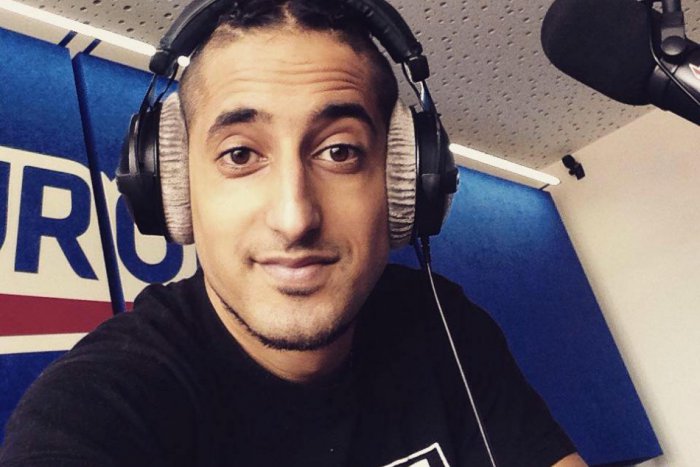 Ilustračný obrázok k článku Kedysi vymieňal odpadkové koše, dnes jeho hlas znie slovenským éterom