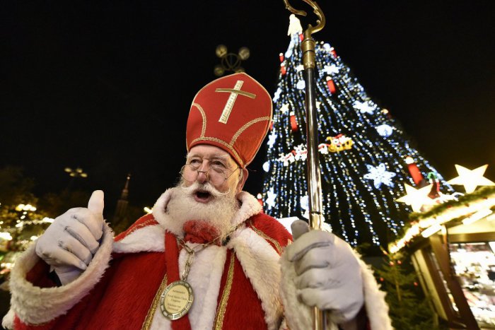 Ilustračný obrázok k článku S príchodom adventu sa zvianočnieva: Zisťovali sme, čo sa v Šali chystá