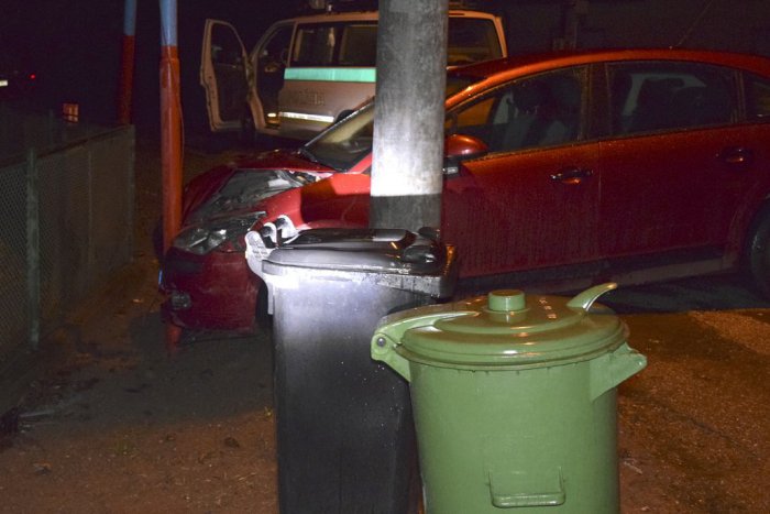 Ilustračný obrázok k článku Vodička (52) nabúrala do stĺpu: Policajti sa pri kontrole nestačili diviť!