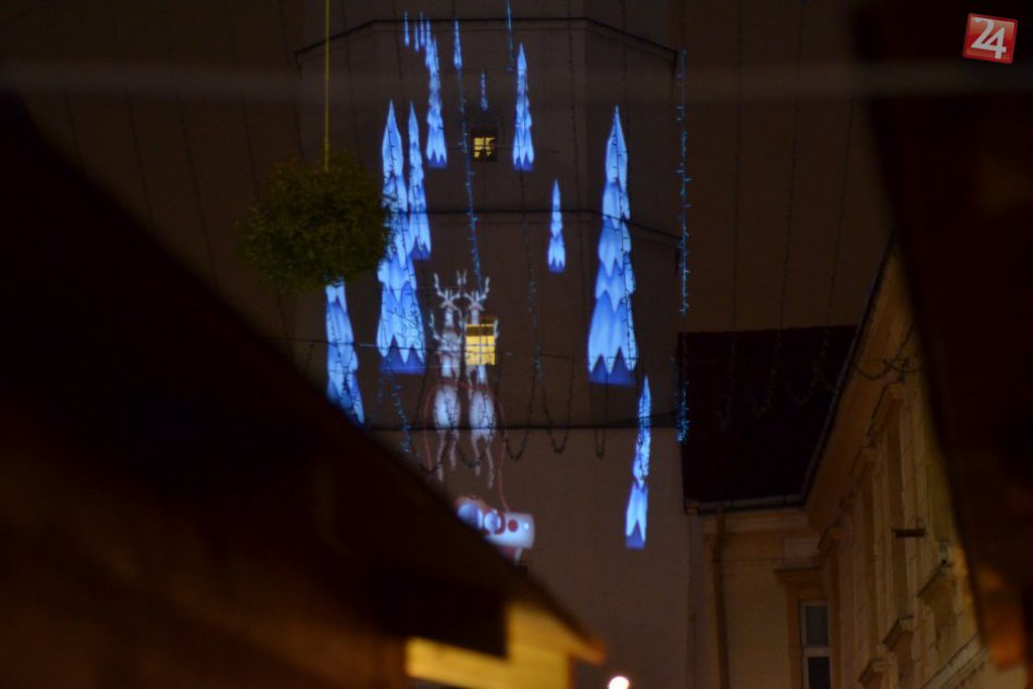 Ilustračný obrázok k článku Ľudí na námestí čaká neobvyklá projekcia: V Trnave zažijeme špeciálnu atrakciu!