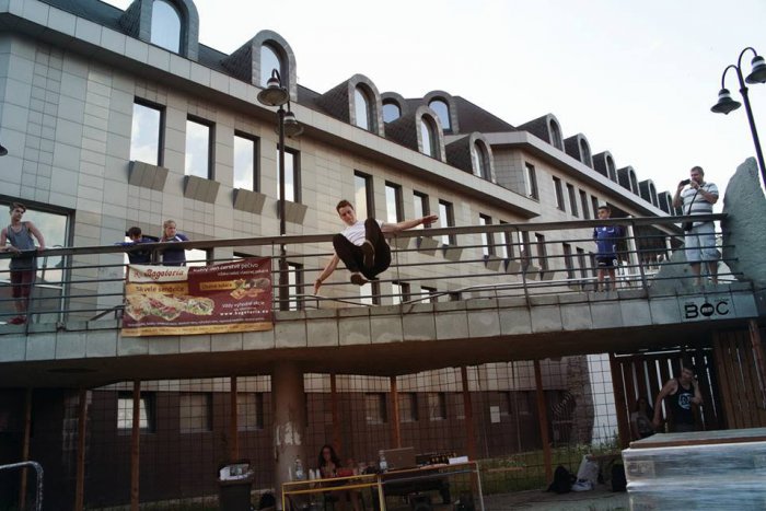 Ilustračný obrázok k článku Mladíci, čo dokážu neuveriteľné kúsky: Zoznámte sa s prešovskými parkouristami, VIDEO