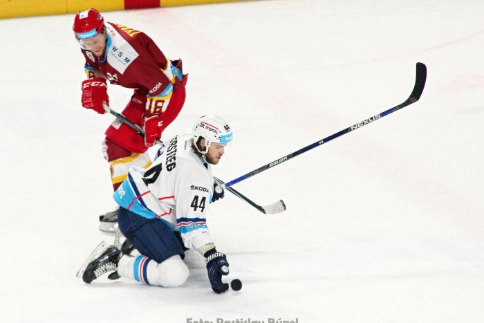 Ilustračný obrázok k článku Pre hráča Trenčína sezóna skončila: Dukla podala podnet na Versteega