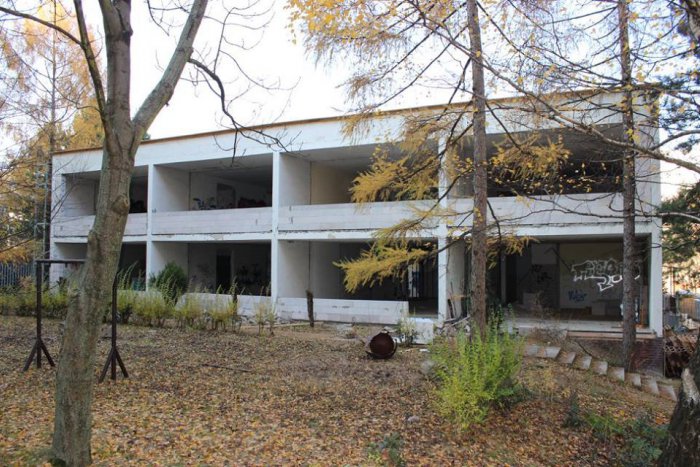 Ilustračný obrázok k článku Chátrajúca budova bývalých jaslí sa premení na materskú školu