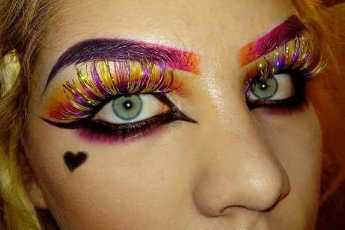 Ilustračný obrázok k článku Namixujte si farby jesene do očných tieňov. Aké sú trendy v líčení?