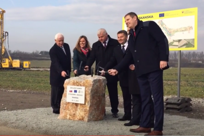 Ilustračný obrázok k článku VIDEO: Začala sa výstavba diaľnice D1 Budimír - Bidovce