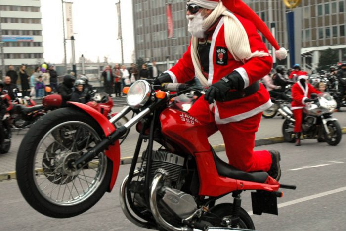 Ilustračný obrázok k článku Z REGIÓNOV: Do metropoly východu prifrčia Mikulášovia na motorkách