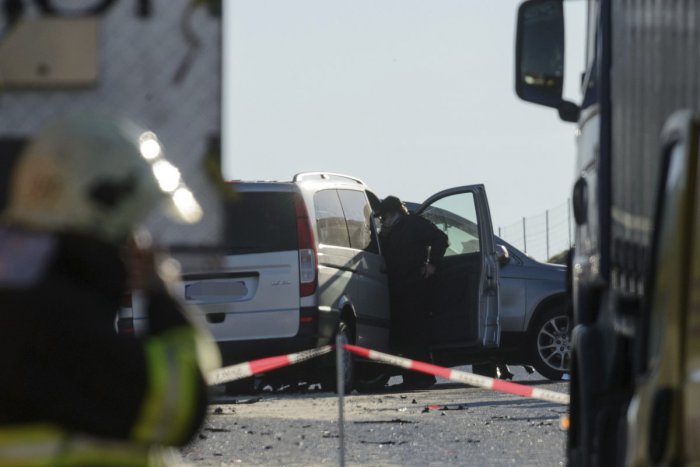 Ilustračný obrázok k článku Nehoda na R1: Skončili v sebe kamión a dve autá