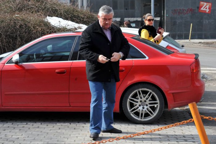 Ilustračný obrázok k článku Chcel sa vykúpiť? Ján Slota čelí obžalobe z podplácania