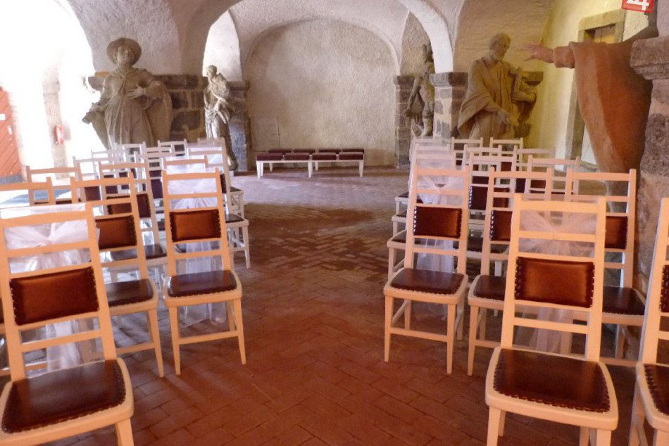 Ilustračný obrázok k článku Svadby v Kremnici: Hitom roka bola kočiareň, záujem je aj o romantiku na hrade