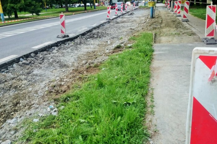 Ilustračný obrázok k článku Problém pre cestujúcich na prešovskom sídlisku: Voda až po členky na zastávke MHD!