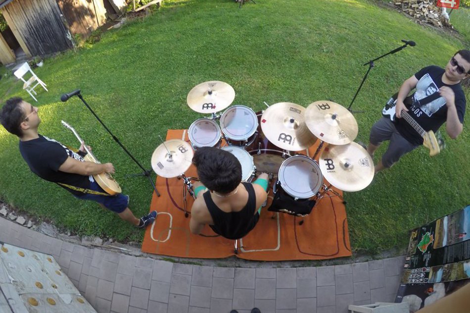 Ilustračný obrázok k článku Už ste niekedy počuli pop-punk zo Zemplína? Kapela freedEggs má svoj prvý videoklip