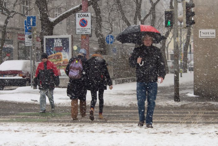 Ilustračný obrázok k článku Perinbaba vraj bude v breznianskom okrese vystrájať: Koľko má napadať?
