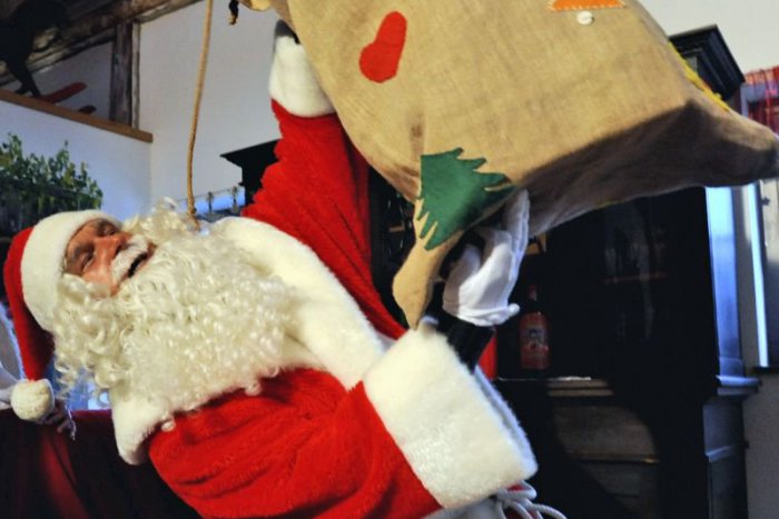 Ilustračný obrázok k článku FOTO: Pohľadnice a listy skrášli krásna čipkovaná známka