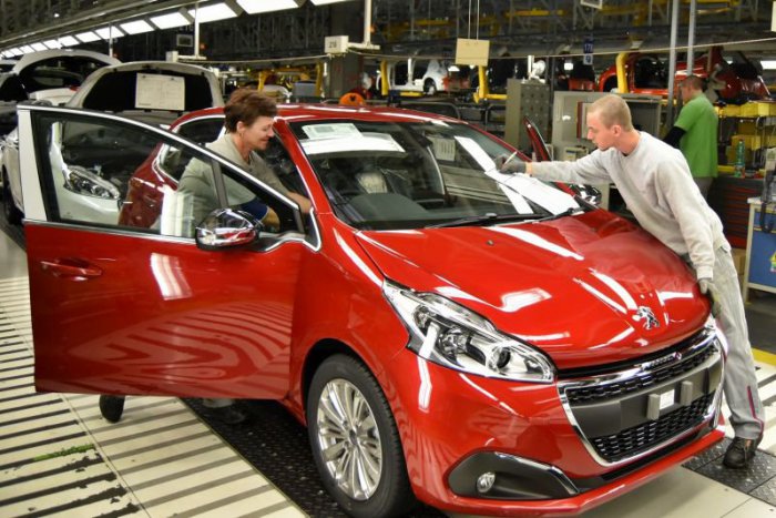 Ilustračný obrázok k článku SVET O SLOVENSKU: Peugeot stiahne časť výroby z Trnavy späť do Francúzska
