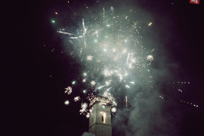 Ilustračný obrázok k článku Oslavy Silvestra na námestí: Rožňavčanov poteší aj parádny ohňostroj!
