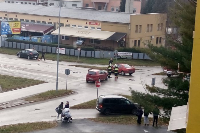 Ilustračný obrázok k článku Nehoda 3 áut v Revúcej. Hasiči z miesta hlásia zranenie!