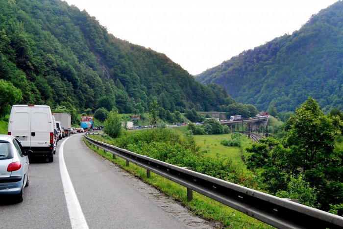 Ilustračný obrázok k článku Sanačné práce neobmedzia vodičov. Cestu popod Strečno počas víkendu neuzavrú