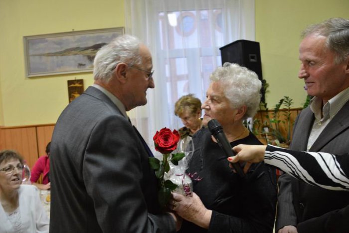 Ilustračný obrázok k článku Vyčarili im úsmev na perách: V Rožňave nezabudli na oslavujúcich jubilantov, FOTO