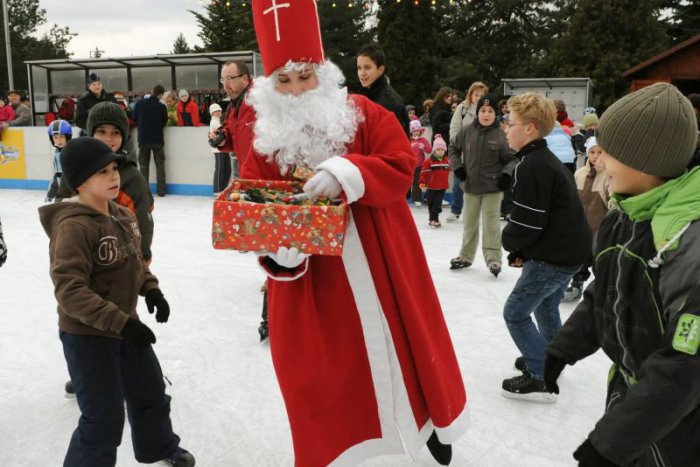 Ilustračný obrázok k článku TIPY NA VÍKEND: Mikuláš na ľade i stretnutie betlehemských pastierov