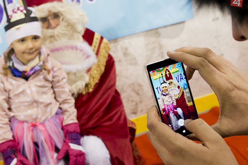 Ilustračný obrázok k článku FOTO: Mikuláš na ľade rozdáva balíčky aj dobrú náladu