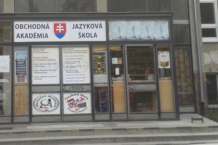 Ilustračný obrázok k článku Nezvaný hosť v známom bufete v Považskej: Čo za to mladíkovi hrozí?