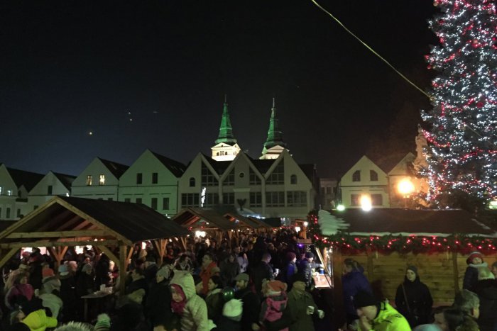 Ilustračný obrázok k článku FOTO z čarovného okamihu: Vianočný stromček v Žiline rozžiarený