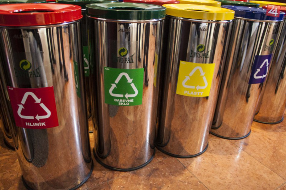 Ilustračný obrázok k článku Odpad z popradského mestského úradu bude separovaný: Nové smetiaky