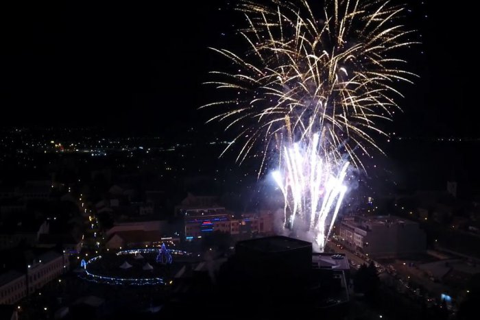 Ilustračný obrázok k článku Mikuláša čakalo v Nitre plné námestie: Nechýbal tradičný ohňostroj + VIDEO