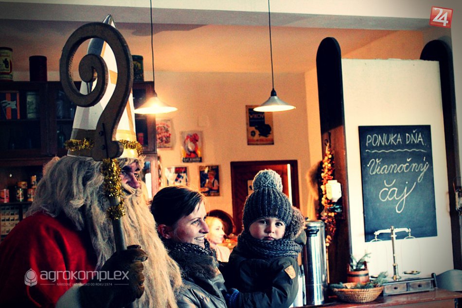 Ilustračný obrázok k článku FOTO: Deti potešil Mikuláš, do Nitry prišiel na historickom parnom vlaku