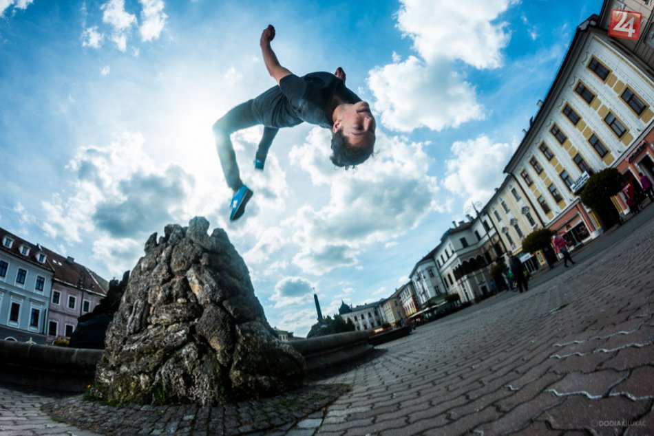 Ilustračný obrázok k článku VIDEO: Bystričan David (15) popiera gravitáciu. Dokáže ustáť aj dvojité saltá