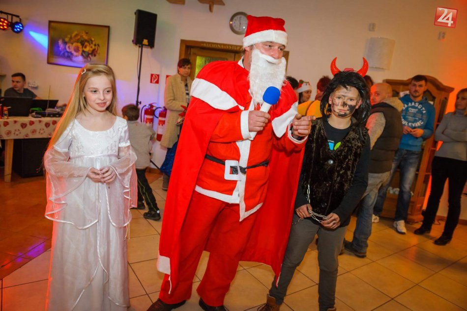 Ilustračný obrázok k článku Spojili sa pre dobrú vec: Mikuláš v Novoveskej Hute mal benefičný podtón, FOTO