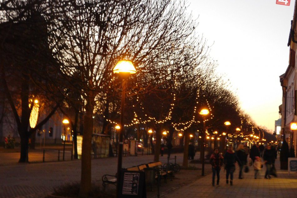 Ilustračný obrázok k článku Blížia sa najkrajšie sviatky v roku: Odkedy si v Spišskej budeme užívať vianočnú atmosféru?