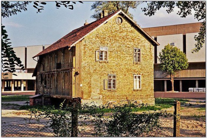 Ilustračný obrázok k článku Zmiznutá krása: Dámsky tenisový klub pred rokmi ustúpil výstavisku